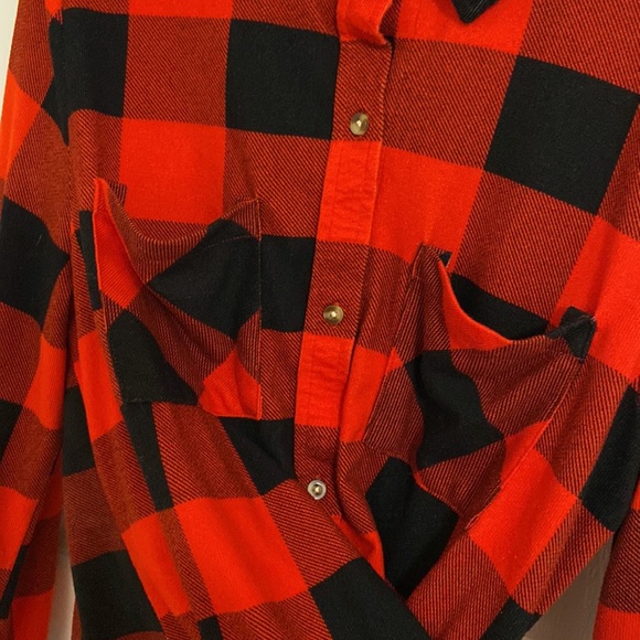 Comfy buffalo plaid long sleeve top with hood - Picture 4 of 7